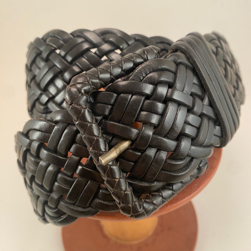 2” Genuine LEATHER women’s braided belt. (Size S) 25” to 30”